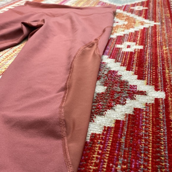 2/$25! NWOT Old Navy High-Waisted Elevate Mesh-Trum 7/8 Length Legging - Picture 2 of 4
